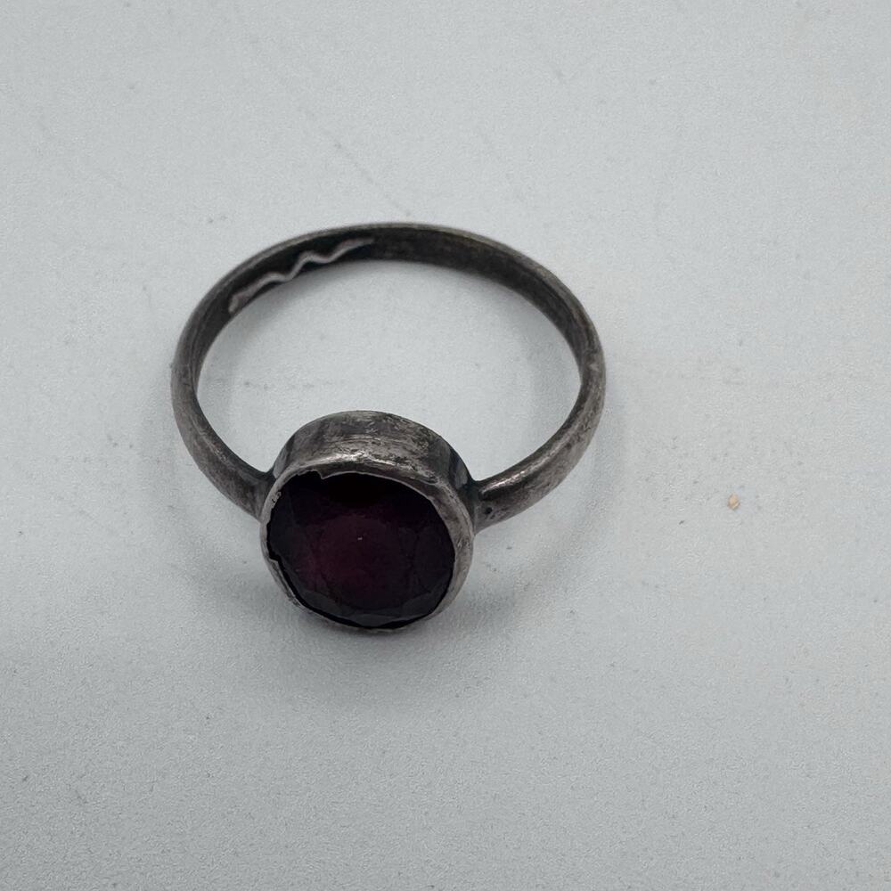 Vintage Style Purple Stone Oval Ring Silver Tone Size 9 Costume Jewelry